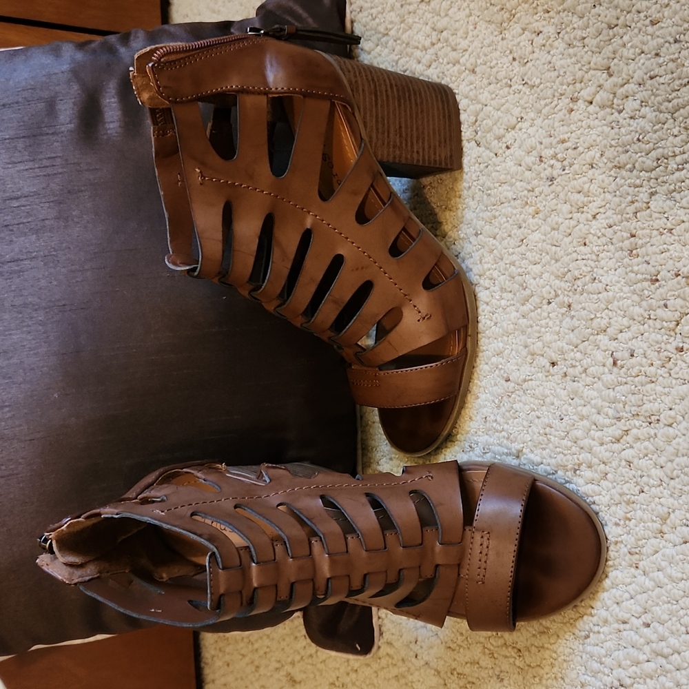 Indigo Rd. Size 7.5